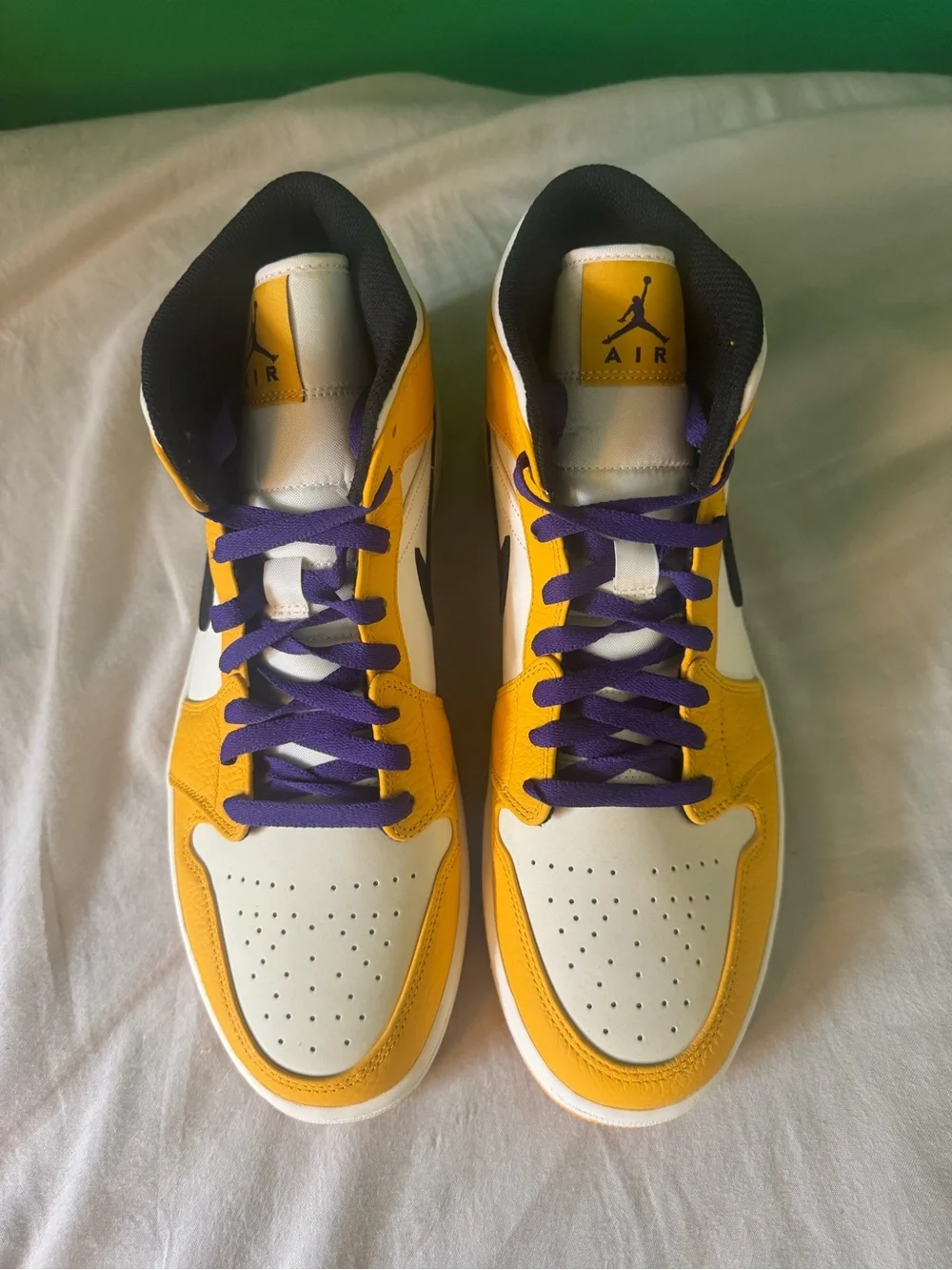 Jordan 1 mid lakers size 11.5